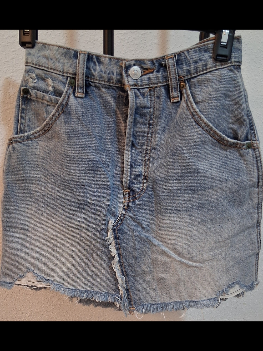 WE THE FREE Denim Blue Frayed Hem Women’s Skirt Size 24